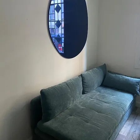 One-bedroom Near Promenade Des Apartman *