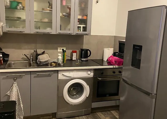 One-bedroom Near Promenade Des *