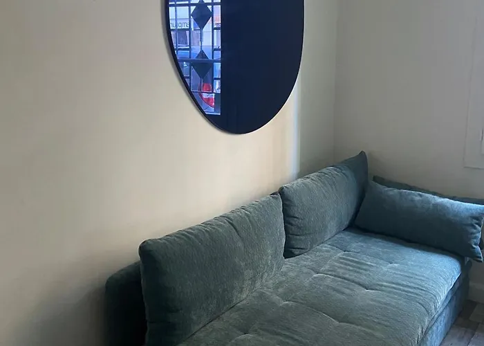 One-bedroom Near Promenade Des Apartman *